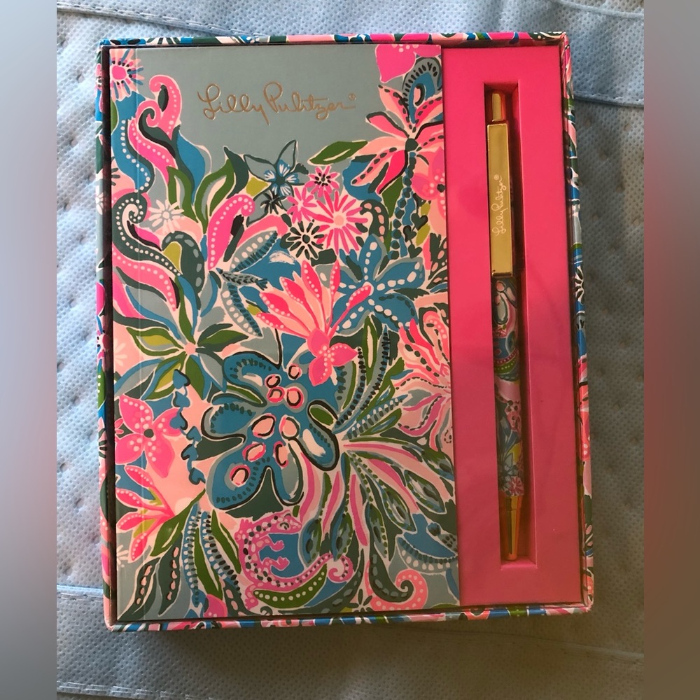 LILLY PULITZER ON THE GO AGENDA SET WITH MATCHING PEN